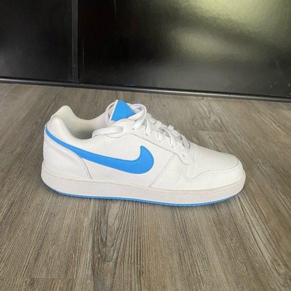 Nike shoes - Picture 2 of 4